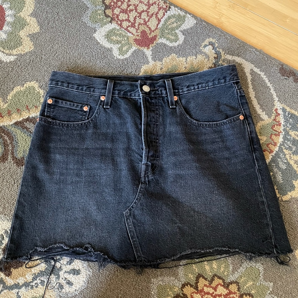 Black Levi’s jean skirt
